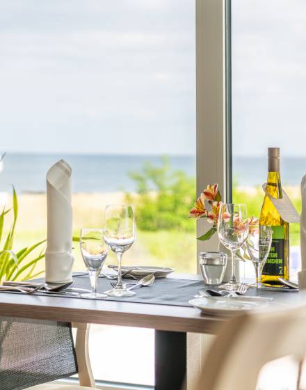 Gedeckter Tisch mit Meerblick Strandhotel Seerose Usedom 