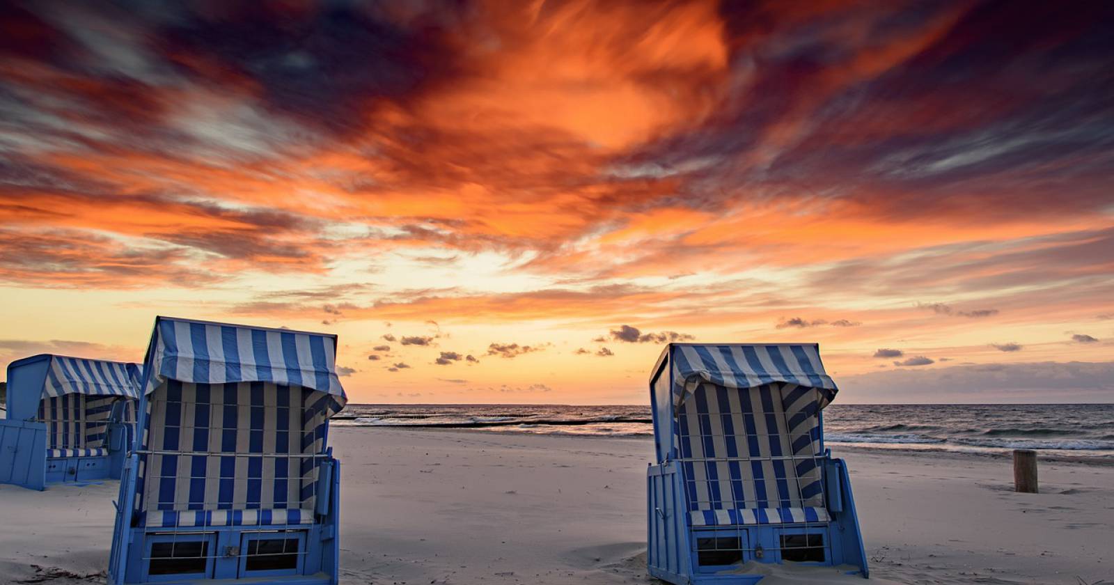 Sonnenuntergang und Strandkörbe auf Usedom