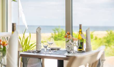 Gedeckter Tisch mit Meerblick Strandhotel Seerose Usedom 