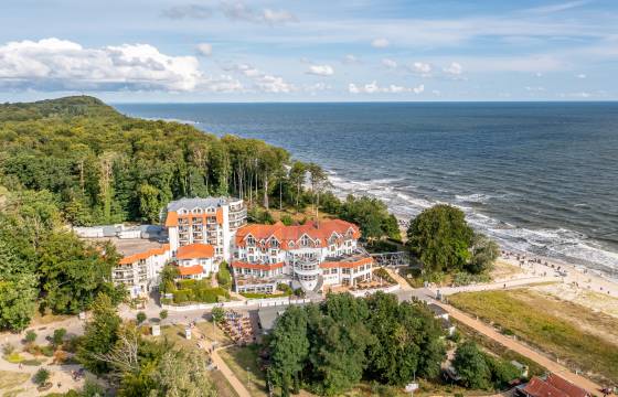 Luftaufnahme Strandhotel Seerose Usedom mit Blick auf die Ostsee